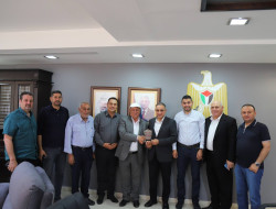 رئيس سلطة الطاقة يلتقي مع وفد من بلدية صرة لمناقشة وضع واحتياجات الكهرباء في البلدة