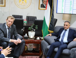 رئيس سلطة الطاقة يبحث مع الحكم المحلي والنرويج والـUNDP دعم إعمار قطاع الطاقة في غزة وتعزيز مشاريع الطاقة المتجددة.