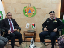 رئيس سلطة الطاقة يؤكد على تسريع إجراءات السلامة لمشاريع الطاقة الشمسية خلال لقائه مدير عام الدفاع المدني.