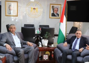 تعاون بين سلطة الطاقة وجمعية الموظفين لتسهيل مشاريع الطاقة المتجددة ودعم صمود الموظفين.