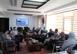 رئيس سلطة الطاقة ومدير عام الدفاع المدني يستعرضان سبل تعزيز التعاون لتركيب أنظمة طاقة شمسية وضمان السلامة