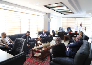 سلطة الطاقة والموارد الطبيعية تجتمع مع بنك الاستثمار
