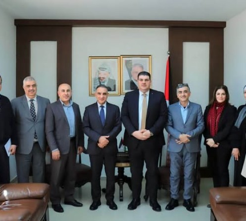وزارة النقل وسلطة الطاقة تبحثان توسيع استخدام الطاقة الشمسية وربط مديريات الوزارة ضمن منظومة متكاملة.