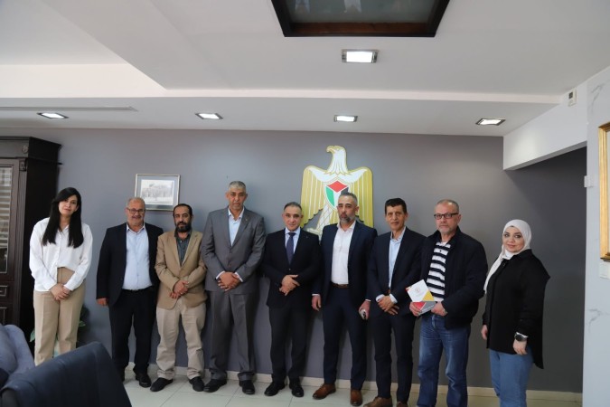 تعاون بين سلطة الطاقة وجمعية الموظفين لتسهيل مشاريع الطاقة المتجددة ودعم صمود الموظفين.