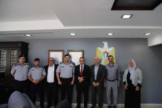 رئيس سلطة الطاقة ومدير عام الدفاع المدني يستعرضان سبل تعزيز التعاون لتركيب أنظمة طاقة شمسية وضمان السلامة