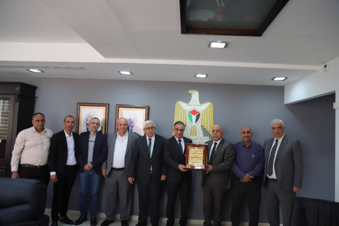 خلال اجتماعه مع وفد من شركة كهرباء طوباس