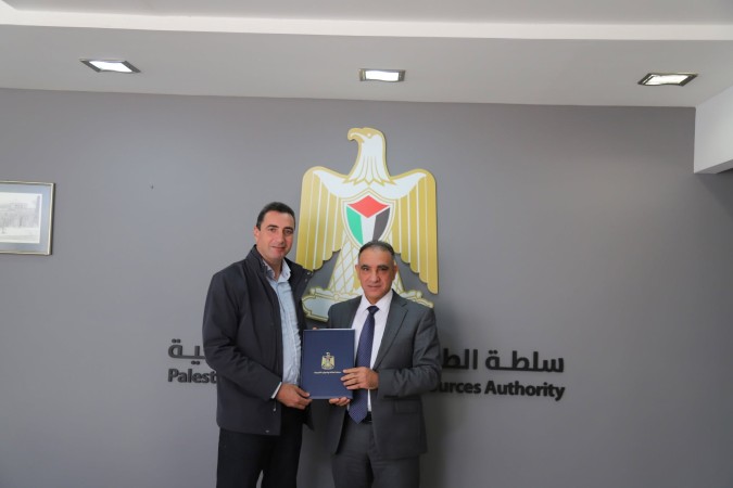 سلطة الطاقة تمنح رخصة جديدة لتوليد الكهرباء من الطاقة الشمسية في طولكرم بقدرة 999 كيلوواط .