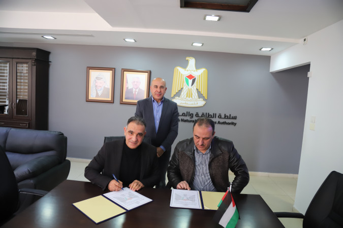 سلطة الطاقة والموارد الطبيعية تمنح رخصة جديدة لتوليد الكهرباء من الطاقة الشمسية مع ألية نظام التخزين